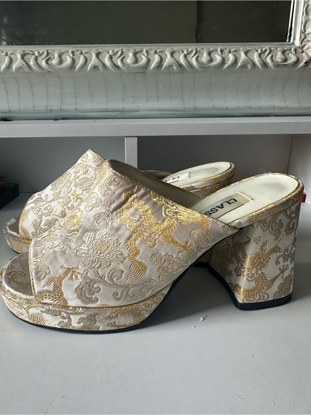 Vintage Gold-Embroidered Platform heels - Women